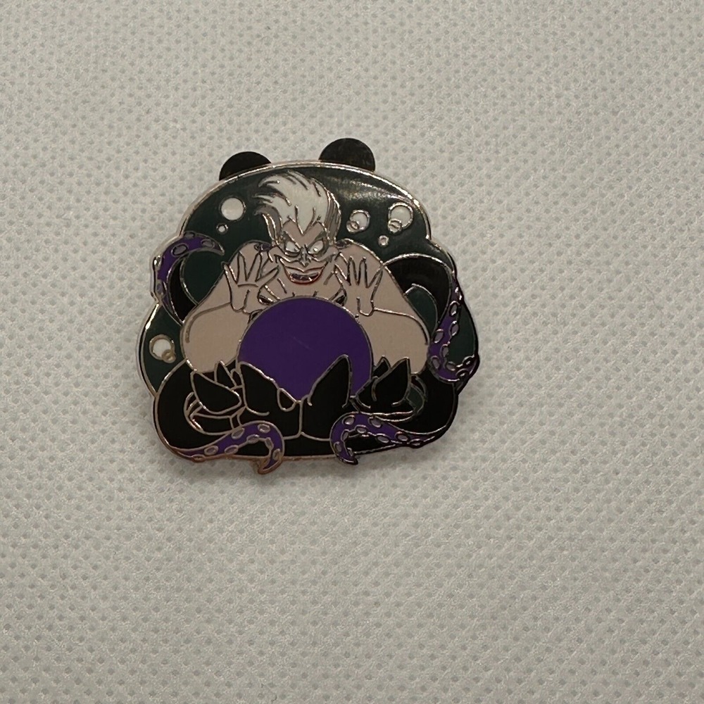 2012 Disney Booster Pin The Little Mermaid Villain‎ Ursula Looking Crystal Ball